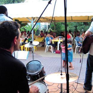 Concert pendant le dîner au camping