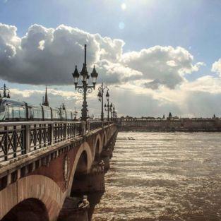 Pont enjambant la Garonne