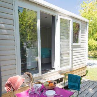 Une terrasse bois avec salon de jardin