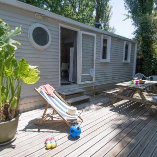 Une terrasse bois avec salon de jardin