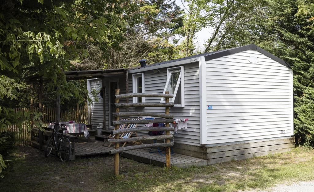 Mobil-home entouré de nature et terrasse